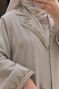 Abaya en crêpe de haute qualité avec broderies en pierres et perles, travail manuel, vêtements islamiques modestes pour femmes, robe élégante pour les occasions spéciales - Product Image 3