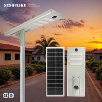 Lampadaire solaire blanc 150W à triple module, lampe LED tout-en-un, IP65 étanche, alimenté par batterie LiFePO4 30Ah, éclairage routier