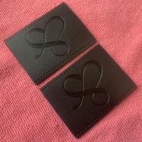 Patch en cuir noir gravé au laser avec logo en relief pour sac à dos, étiquettes en cuir à coudre pour jeans, chapeaux et sacs, prix d'usine
