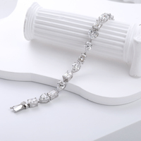 Bracelets et joncs en diamant de laboratoire cultivé en or massif 18 carats de forme fantaisie multi-formes 1 ct D blanc