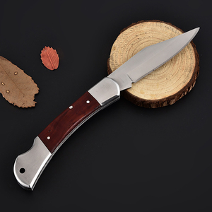 Navaja de Bolsillo Plegable Táctica de Supervivencia para Campamento y Rescate al Aire Libre, con Mango de Madera y Logotipo Grabado, Personalizada, Segura y Afilada - Product Image 4