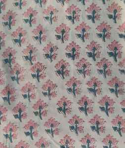 Bata kimono de algodón con estampado floral para mujer, diseñada para ofrecer comodidad transpirable y un ajuste relajado. - Product Image 5