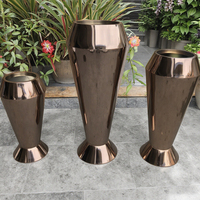 Vase de sol moderne de luxe en or, grand vase décoratif pour la maison, pots à fleurs décoratifs hauts pour l'intérieur, élégants pots de jardin en acier inoxydable avec lumières LED
