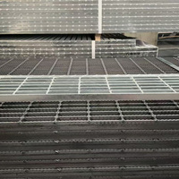 Grille antidérapante dentelée en alliage d'aluminium revêtu d'acier inoxydable 304 pour marches et plateformes d'escalier de villa, atelier et entrepôt