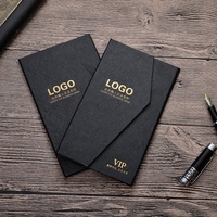 Boîte rigide de cadeau créative à trois volets avec logo personnalisé revêtement UV de gaufrage par stratification mate pour l'emballage de carte de crédit magnétique recyclable