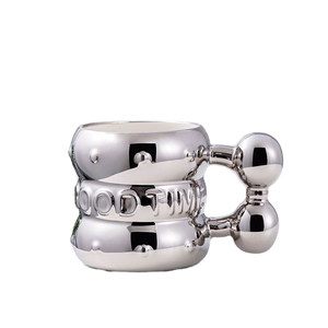 Tasses à café en céramique de luxe gaufrées 400 ml, mugs personnalisés pour la bière LOUERS VODKA avec anse dorée - Product Image 5