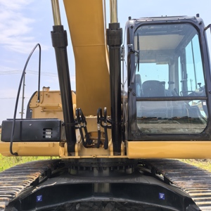 รถขุดมือสอง CAT 320D2L ขนาด 20 ตัน ระบบไฮดรอลิก แบบตีนตะขาบ บุ้งกี๋ขุดขนาด 0.32 ลบ.ม. อุปกรณ์ก่อสร้างสำหรับงานขุด พร้อมใบรับรอง CE และ EPA มีสินค้าในสต็อก - Product Image 6