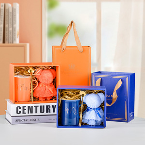 Ensemble de tasses à café en céramique avec couvercle, cuillère et boîte cadeau - Passe au micro-ondes et au lave-vaisselle - Logo personnalisé pour les cadeaux - Product Image 3