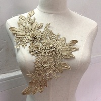 Coudre sur la broderie d'appliques de dentelle de dames 3d brillantes de paillettes d'or LT2292A