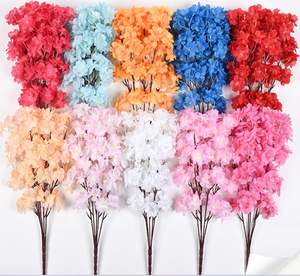 Branches de fleurs de cerisier artificielles en soie rose Sakura du Japon LUYI pour la décoration murale de fond de mariage - Product Image 1