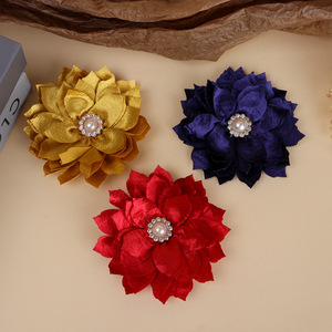 Flores de Tela con Centro de Perlas de Imitación y Diamantes de Imitación para Decoración de Ropa, Zapatos y Sombreros Infantiles - Product Image 3