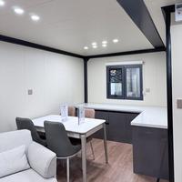 Maison conteneur moderne et extensible, préfabriquée, portable, en panneaux sandwich d'acier, étanche et respirante, 20 pieds 40 pieds, 2-4 chambres