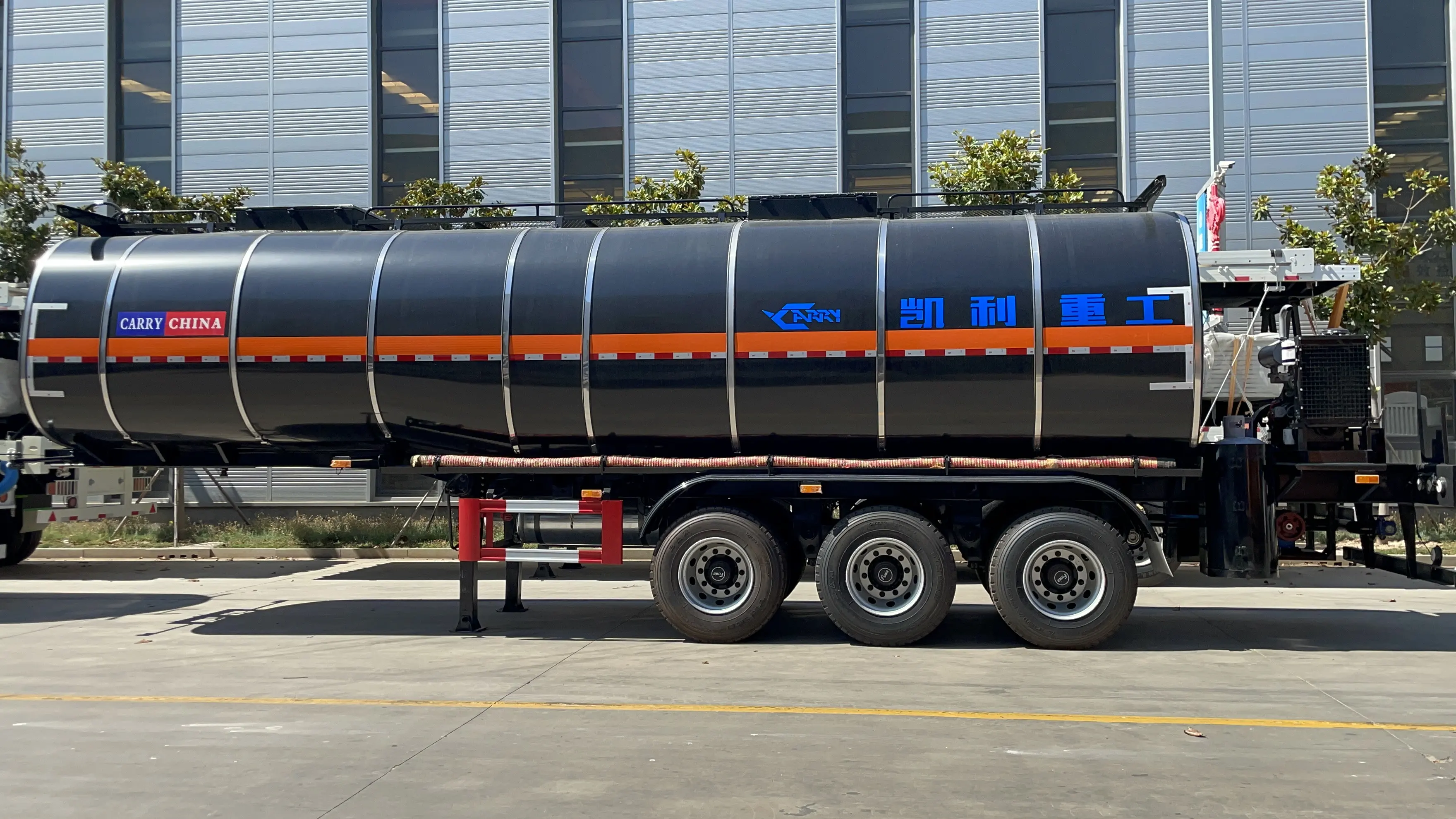 वाहन मास्टर चीन 2 3 4 धुरा 40000 45000 लीटर पानी तेल ईंधन टैंकर अर्ध ट्रक ट्रेलर बहु टैंक ईंधन बिक्री के लिए ट्रेलर
