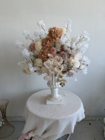 L-R477 Boule de fleurs artificielles personnalisée très vendue pour la décoration de mariage, arrangement floral artificiel, fleurs pour allée de mariage