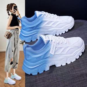 Zapatillas deportivas rosas transpirables para mujer con suela gruesa para aumentar la altura, zapatillas casuales modernas y a la moda para caminar. - Product Image 2