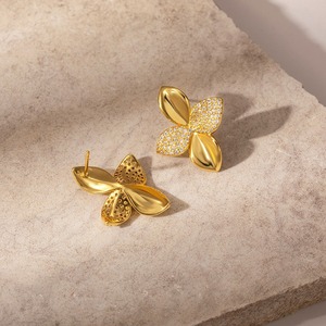 Boucles d'oreilles clous Oushina en or 18 carats avec zircone, bijoux de fête - Product Image 2
