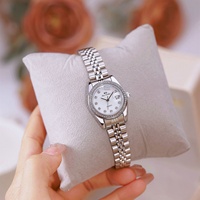 Nouvelle vente flash, montre à quartz carrée pour femme, fabrication directe d'usine, bracelet en acier inoxydable, alliage, résistante à l'eau 30M