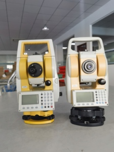 Station totale modèle 102N, instrument de topographie GPS haute précision, portée sans prisme de 500 m, pour travaux d'ingénierie, IP67 - Product Image 4