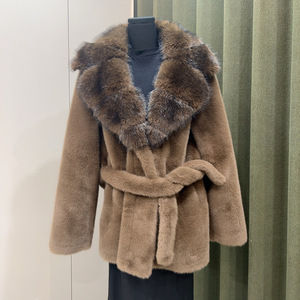 <span class=keywords><strong>Cappotto</strong></span> in Pelliccia <span class=keywords><strong>di</strong></span> <span class=keywords><strong>Visone</strong></span> Dorato a Collo Largo, Mantella Invernale Intera in Pelliccia, Capospalla <span class=keywords><strong>di</strong></span> Media Lunghezza <span class=keywords><strong>con</strong></span> <span class=keywords><strong>Cappuccio</strong></span> - Product Image 6