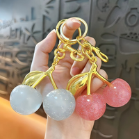 Porte-clés créatif en résine scintillante cerise, marque GKZL, fabriqué en Chine, pendentif de sac tendance, porte-clés de voiture, petit cadeau, machine à griffes
