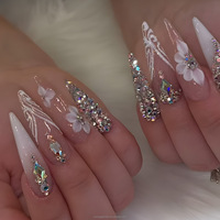 Tendances européennes et américaines en matière de faux ongles : motifs floraux pré-faits avec strass, ongles à presser, ongles artificiels