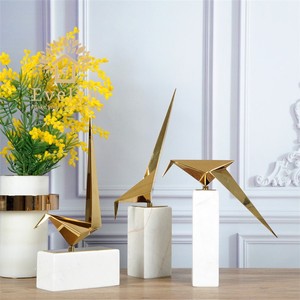 Ornements à la mode populaires Base en marbre classique en acier inoxydable petit oiseau en métal Animal pour décor de table intérieur - Product Image 3