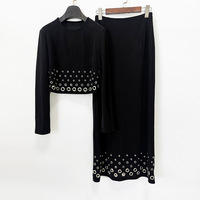Ensemble jupe et haut court OUDINA élégant en cupro extensible à œillets métalliques, manches longues, pour femme