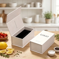 Boîte cadeau rigide magnétique blanche de luxe avec logo personnalisé et insert en EVA pour l'emballage de parfums et de bijoux