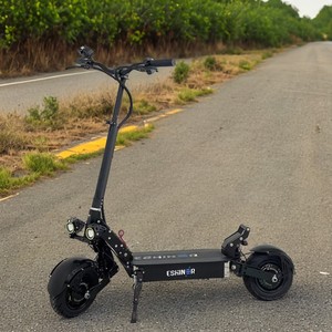 Adulte personnalisé 60V 6000W 30Ah 40Ah M7 scooter puissant double moteur 11 pouces hors route scooter électrique pour les déplacements quotidiens - Product Image 1