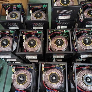 ST-300W ตัวแปลงแรงดันไฟฟ้าแบบสเต็ปอัพ 110V เป็น 220V แบบคู่สำหรับการเดินทางเครื่องใช้ในครัวเรือนเซอร์จเบรกเกอร์วงจรไฟฟ้า - Product Image 3