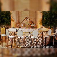 Centre de banquets de mariage de luxe Comptoir de bar en cercle de cocktails incurvé en or pour événement