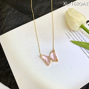 Kalung Liontin Kupu-kupu Manis Kristal Bening Warna Ungu Pink 4 Pilihan Warna, Perhiasan Cantik untuk Wanita, Hadiah Fashionable - Product Image 2