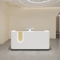 Bureau d'accueil moderne en bois massif, tendance, de luxe, écologique et durable, avec couleur et logo personnalisables pour hôtels, hôpitaux et écoles