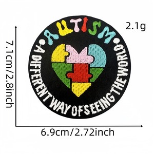 Plancha de prensa de calor de fusión en caliente de colores hecha a medida en parches Diy de diseño de rompecabezas de cuidado del <span class=keywords><strong>Autismo</strong></span> de colores bordados - Product Image 4