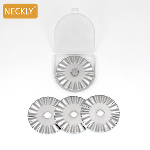 <span class=keywords><strong>45</strong></span>*8*0.3mm lame ronde couteau lame rotative manche en plastique remplaçable dentelle ondulée sks7 lame <span class=keywords><strong>Olfa</strong></span>/DAFA - Product Image 3