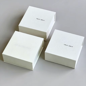 Boîte d'emballage en papier pour bijoux en gros, logo personnalisé en relief, <span class=keywords><strong>bracelet</strong></span>, collier, boucles d'oreilles, bague, boîte à bijoux magnétique à rabat - Product Image 6