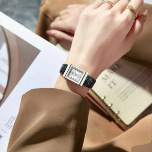 Reloj de Mujer con Esfera Cuadrada Retro, Correa de Alta Gama, Reloj de Cuarzo Impermeable para Damas - Product Image 2