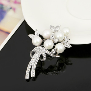 Broche de Flor con Pedrería Personalizado, Chapado en Oro de Aleación de Lujo, Moderno, para Regalo de Boda o Compromiso, de Alta Calidad, Unisex - Product Image 1