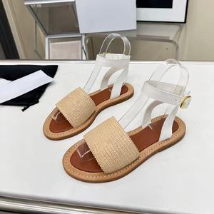 Sandalias de mujer de estilo tejido a la moda con suela plana, correa en el tobillo, diseño antideslizante, adecuadas para conjuntos de verano - Product Image 1