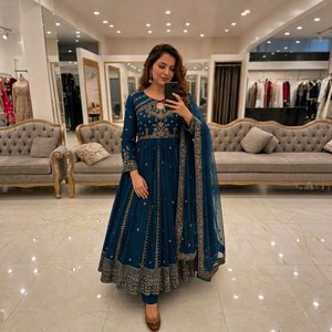 Ensemble de robe Anarkali bleu turquoise brodée avec dupatta, tenue ethnique indienne pakistanaise pour les occasions spéciales - Product Image 1