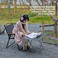 Chaise pliable en acier carbone durable avec barres transversales renforcées pour une assise stable lors de vos séjours en plein air et dans les cafés