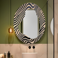 Miroir mural de salle de bain ovale personnalisable au design Art Déco zèbre, noir et blanc avec cadre imprimé pour usage domestique