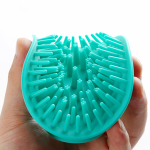 แปรงอาบน้ำสัตว์เลี้ยงซิลิโคนเนื้อนุ่มพร้อมฐานดูดสำหรับการกรูมมิ่งและทำความสะอาด ขนาดปกติ - Product Image 4