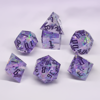 Set Dadu DND 7 Buah Berbahan Resin Ungu Dilukis Tangan dengan Inklusi Kertas Berwarna-warni, Dadu RPG Polihedral untuk Permainan Peran Meja