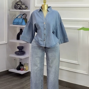 Chemisier J9025 Tendance pour <span class=keywords><strong>Femme</strong></span> – Blouse Unique à Col en V et Manches Mi-Longues, Chemises en <span class=keywords><strong>Jean</strong></span> à Manches Longues pour <span class=keywords><strong>Femme</strong></span> - Product Image 1