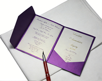 Tarjeta de felicitación de lujo personalizada con perlas moradas, invitación de boda, sobre y cinta de satén |   Papel Recubierto de Primera Calidad, Triple Pliegue, con Relieve Dorado