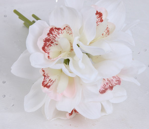 Art <span class=keywords><strong>de</strong></span> fleur <span class=keywords><strong>de</strong></span> simulation <span class=keywords><strong>de</strong></span> haute qualité 6 magnifiques accessoires <span class=keywords><strong>de</strong></span> tir <span class=keywords><strong>de</strong></span> décoration en soie <span class=keywords><strong>de</strong></span> <span class=keywords><strong>bouquet</strong></span> <span class=keywords><strong>de</strong></span> cymbidium - Product Image 6
