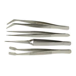 Pince à épiler pour extensions de cils en acier inoxydable, à angle personnalisé, pour volume, avec pointe dorée et manche argenté, 45 degrés - Product Image 1
