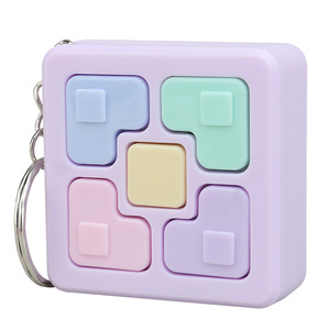 Gioco Educativo per Bambini con Cubo Puzzle in Plastica, Console Portatile con Effetti Sonori e Luminosi, Giocattolo per l'Allenamento della Memoria - Product Image 6