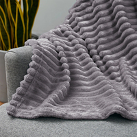 Couverture Polaire Luxe en Velours Épais Couleur Unie pour Hiver, Douce et Chaude, Idéale pour Lit et Canapé - Vente en Gros Usine